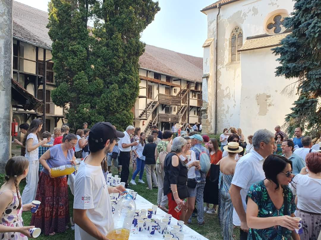 daria_pirvu's tweet photo. Festivalul Musica BARCENSIS 2024 în Biserica Fortificată din #Prejmer @KirchenburgenRO cu Orchestra Capella Coronensis #Brașov și Corul Bach al Bisericii Negre din Brașov. Dirijor: Steffen Schlandt.
Intrarea este #gratuită, în limita locurilor disponibile. https://t.co/a2zqarADH3
