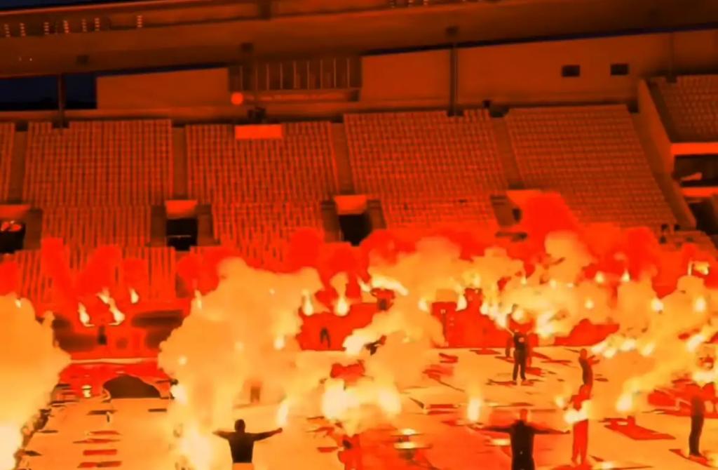 Ultramaniatics's tweet photo. La Tribuna Sever encendió la pretemporada del Slavia Praga 🔥🔥🔥
📸 @TRIBUNA_SEVER 
🇨🇿 16.07 https://t.co/WPwLHkefW2