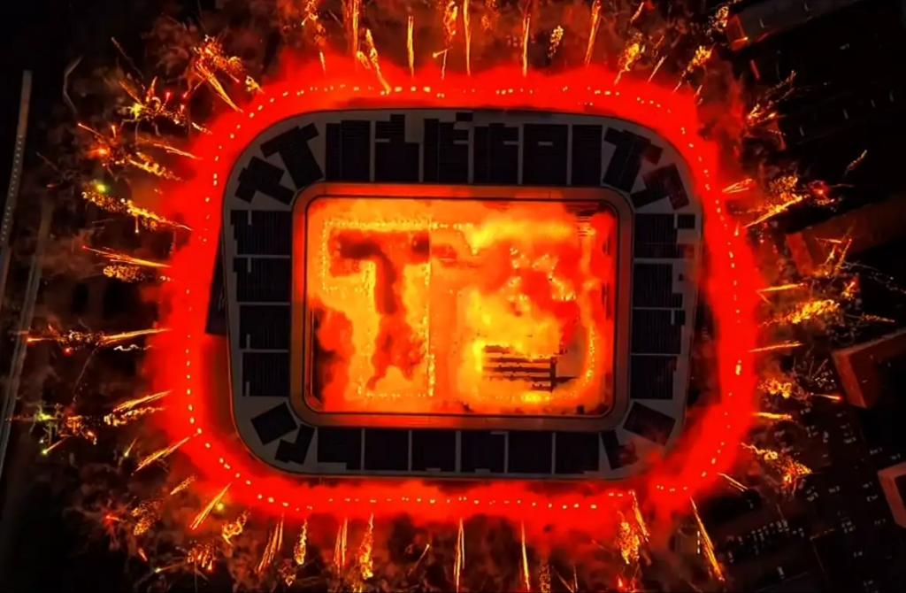 Ultramaniatics's tweet photo. La Tribuna Sever encendió la pretemporada del Slavia Praga 🔥🔥🔥
📸 @TRIBUNA_SEVER 
🇨🇿 16.07 https://t.co/WPwLHkefW2