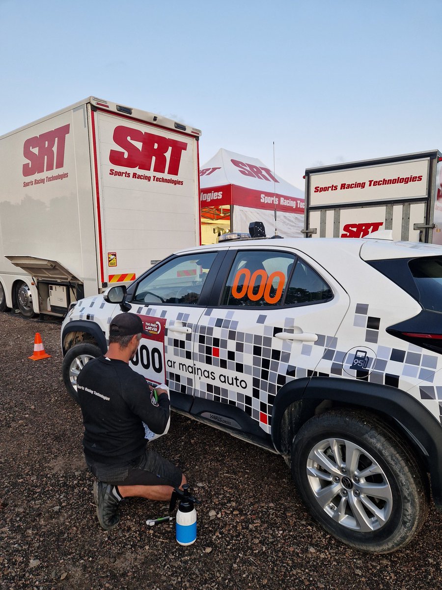 liga_stirna's tweet photo. Good to have friends in rally teams who can lend a helping hand to ladies! @SRT_lv @OfficialWRC #zerocar https://t.co/gyEzqManfv