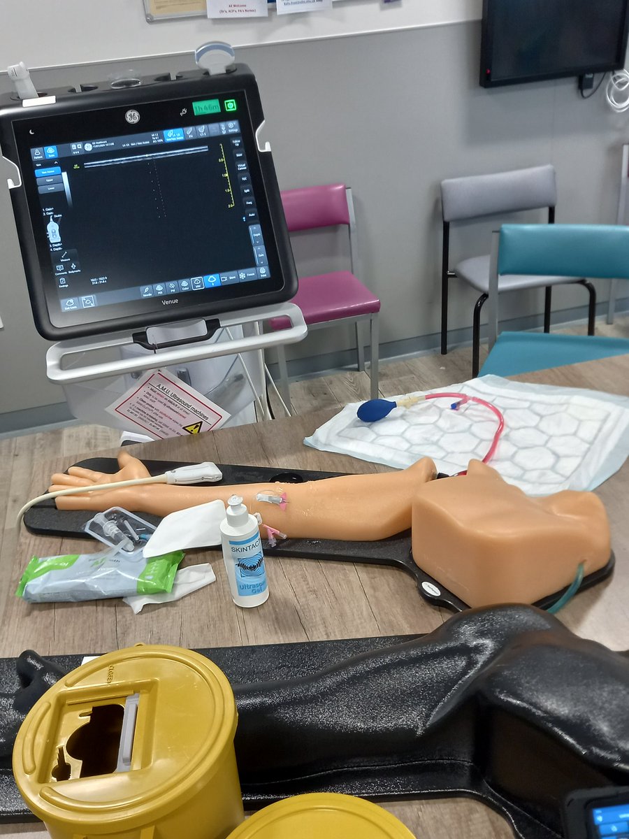 KellyFr22289790's tweet photo. Another fantastic clinical skills session today on Acute Medicine. Ultrasound guided cannulation and venepuncture was today's teaching . Well done to all of those who attended, great engagement. 
@acutemedACPs @adam2484 @FirozaAdam2 @ozzyadidas https://t.co/ebem1tBqMB