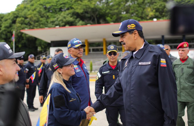 CICPC0271's tweet photo. 📢¡𝐀𝐬í 𝐥𝐨 𝐃𝐢𝐣𝐨! 🇻🇪
Pdte. @NicolasMaduro: Nuestro Comandante Chávez estaba en lo cierto al crear la Universidad de la Policía Nacional Bolivariana; para formarlos antes, durante y después, con una nueva doctrina.
#VenezuelaSegura https://t.co/5sZ8kLItiX