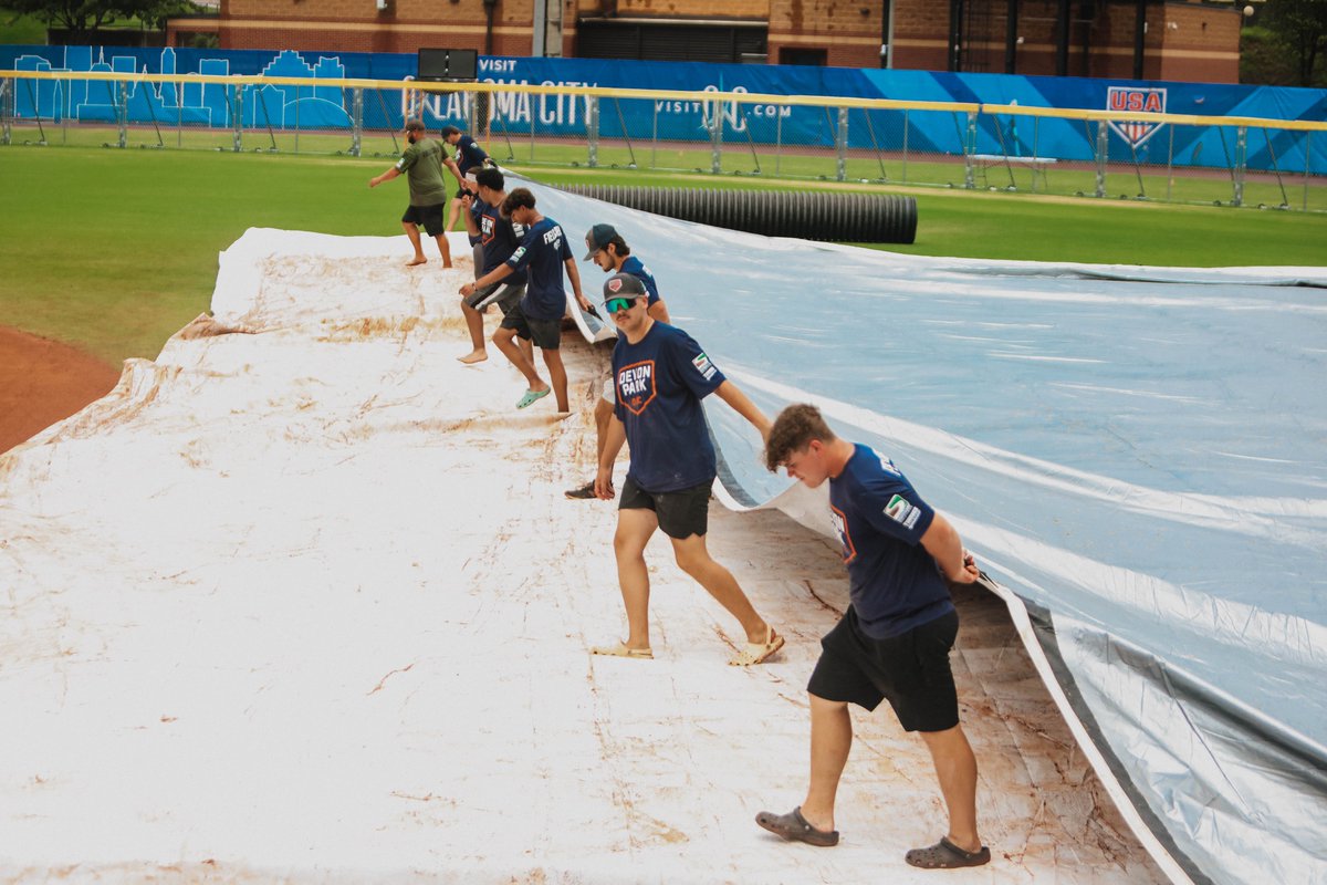DevonPark_FC's tweet image. 𝐑𝐀𝐈𝐍 𝐎𝐑 𝐒𝐇𝐈𝐍𝐄, we ball! 🌦️🥎

#GoingForGOLD
