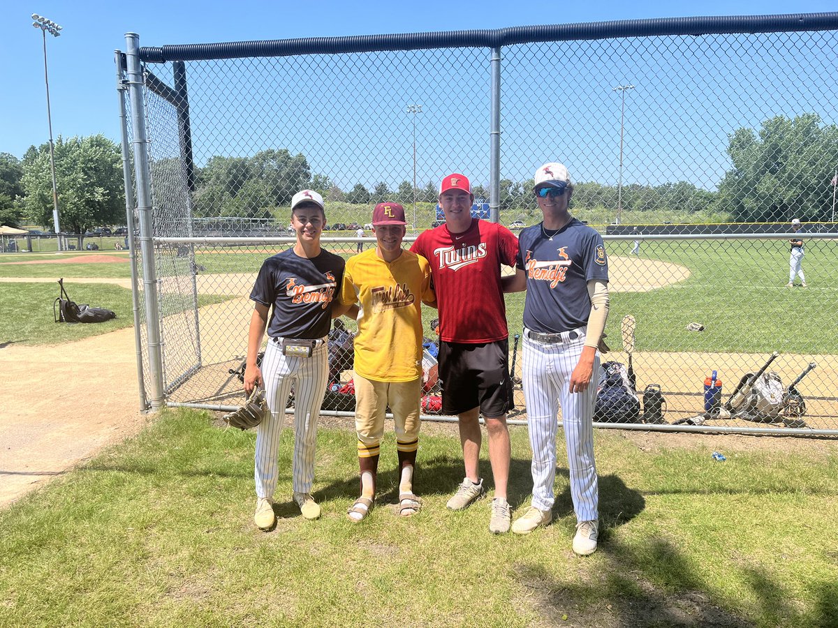 It’s more than a program, it’s a family!

👀 Cougs at the Gopher Classic Hopkins Site

Future Cougs Peyton Neadeau (far L) and Gavin Kapaun (far R) from Bemidji (round of 16).

Current Cougs Jacob Tobritzhofer (Forest Lake) and Ryan McGie.

#PlayforthePile
#CougBaseSummerTour
