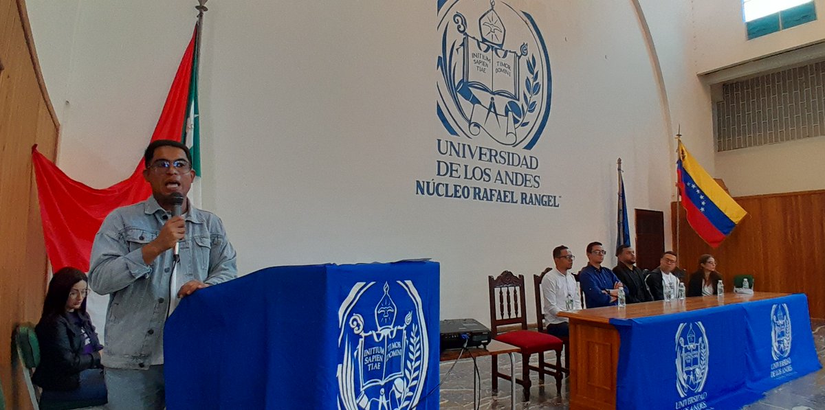 PrensaULANurr's tweet photo. Compromiso democrático asumen ulandinos y trujillanos durante Congreso Visión de Futuro. El #Cenurr organizó el evento regional, pro defensa del voto y levantar propuestas garantes de bienestar general
https://t.co/pkZZSJs84H
#UniVe
#ULA
#NURR
#Trujillo
#17Jul https://t.co/hz4vxrKw3c