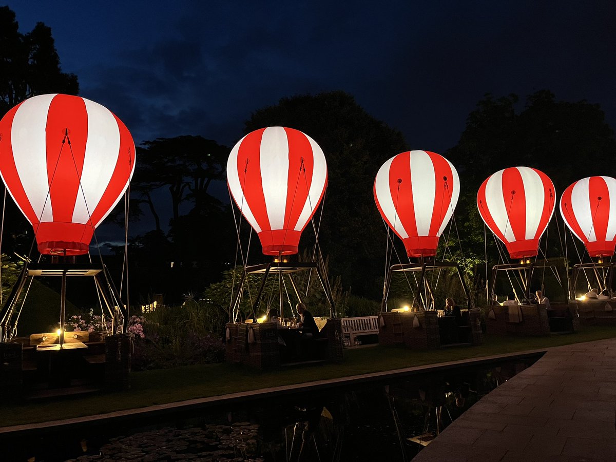 sl_leigh's tweet photo. Lovely evening @TheGroveHotel beautiful dinner and exemplary service (and it was dry and not too cold) #feastoncloud9 balloons π https://t.co/KFUwDiPq9M