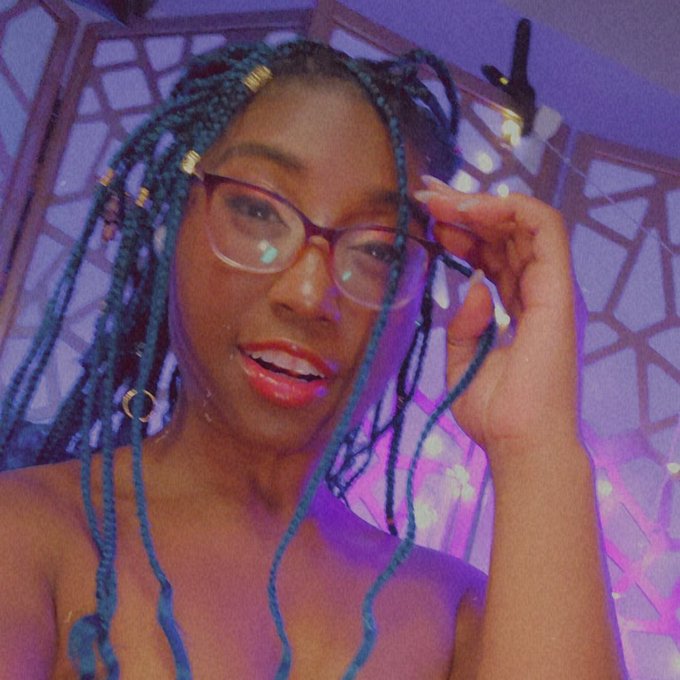 I'm opening up phone sex and snap calls today 🤪 https://t.co/O26Al7F8HF