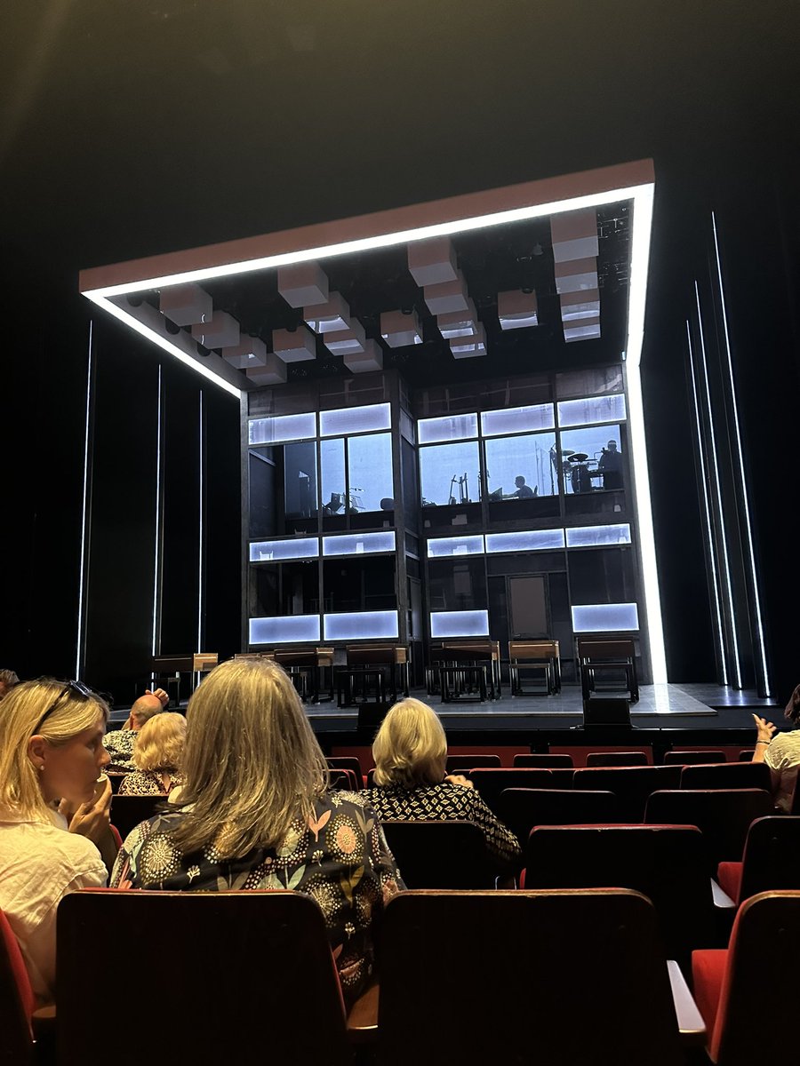 DarrenS78's tweet photo. Tonight’s entertainment @CurveLeicester https://t.co/qpDZiXJdx9