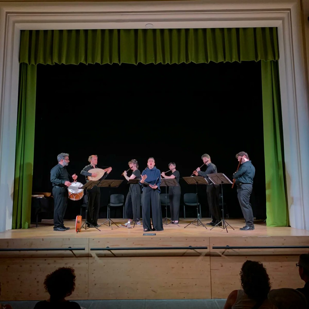 Festival_FeMAP's tweet photo. La setmana al #FeMAP24 comença amb música inspirada en la tràgica vida d'Adonis i una extraordinària interpretació de #phaedrus al Teatre Casino d'Alp.
Aquí us deixem un recull de 📸
Gràcies per venir!!! 🎶♥️ https://t.co/jP2c1GW4hh