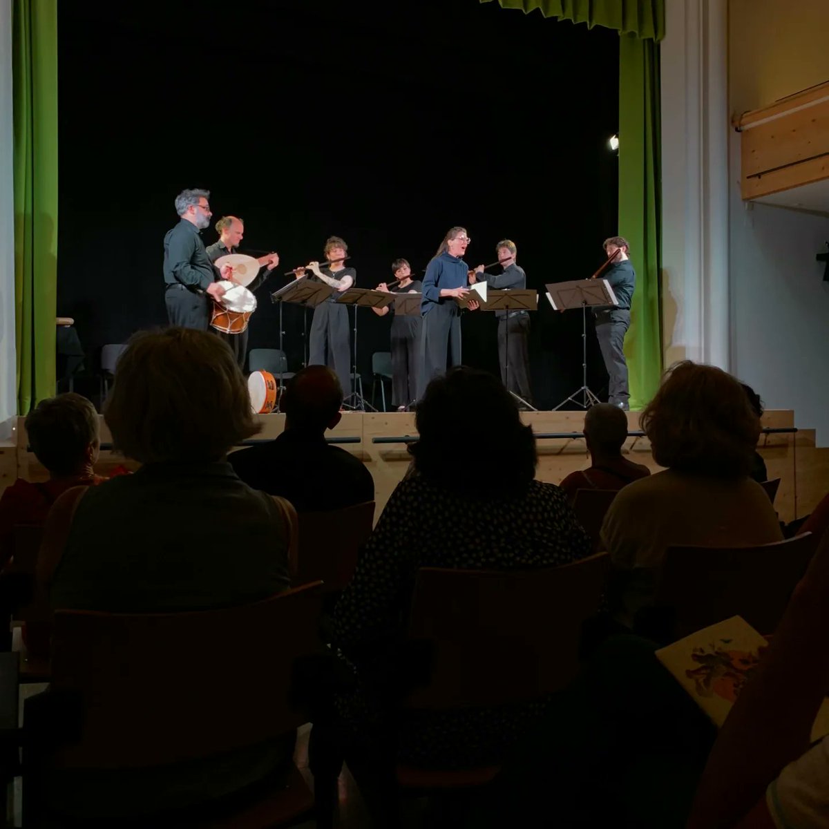 Festival_FeMAP's tweet photo. La setmana al #FeMAP24 comença amb música inspirada en la tràgica vida d'Adonis i una extraordinària interpretació de #phaedrus al Teatre Casino d'Alp.
Aquí us deixem un recull de 📸
Gràcies per venir!!! 🎶♥️ https://t.co/jP2c1GW4hh