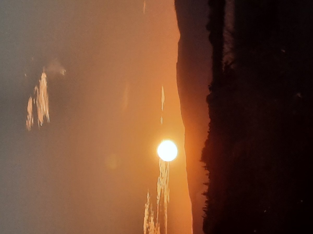 MagnoliaFrance's tweet image. A beautiful evening  #Azille South West France #sunset #vineyard