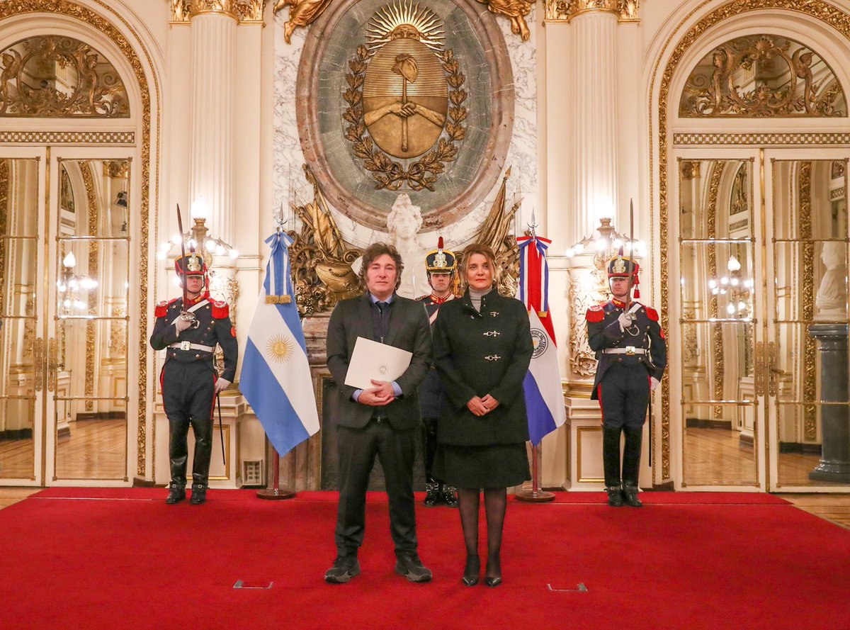 EmbajadaParArg's tweet photo. Presentación de Cartas Credenciales de la Embajadora de la República del Paraguay, Helena Felip, ante el Presidente de la República Argentina, Javier Milei.

@mreparaguay 
@CasaRosada https://t.co/OtBkPeAed9