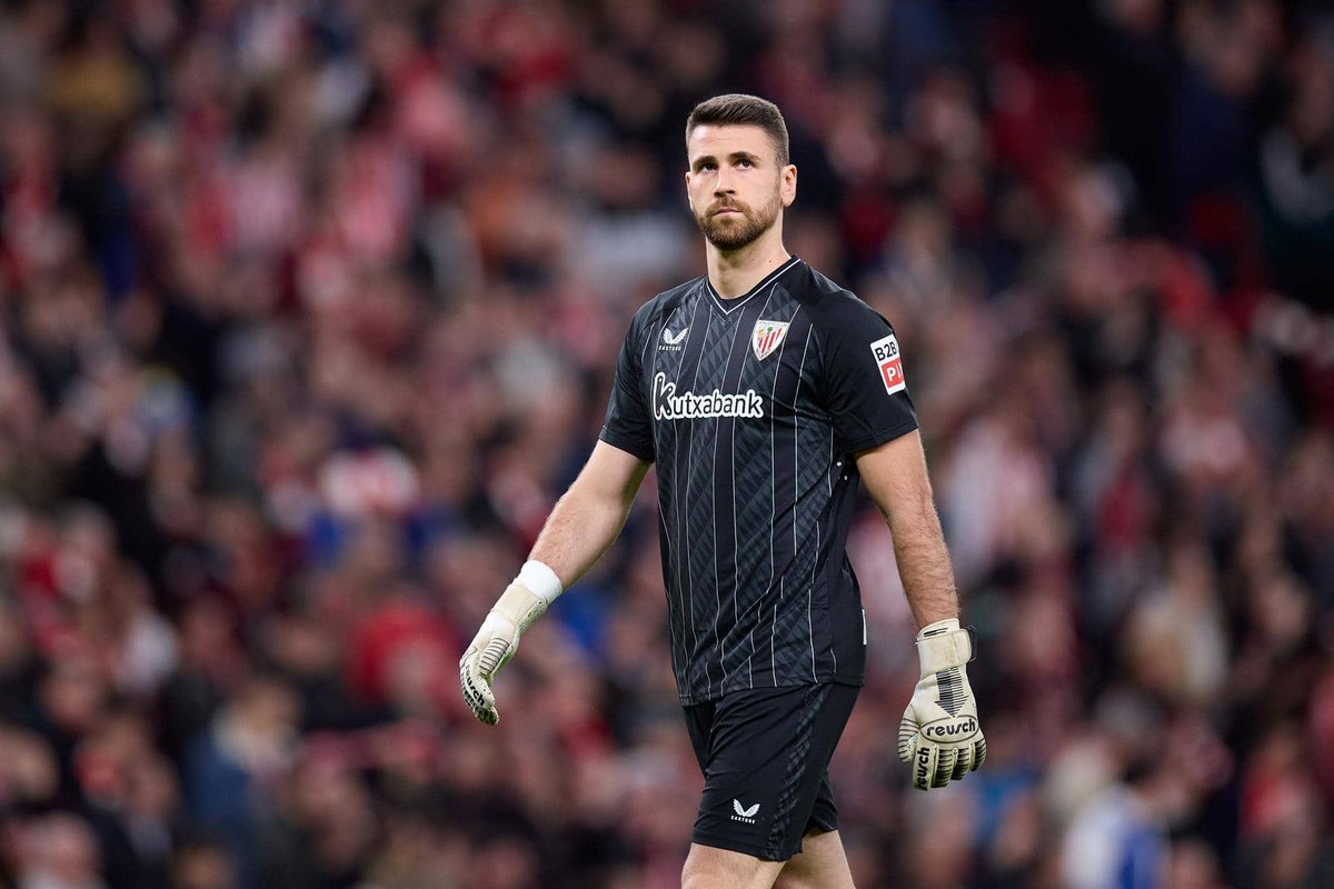 Jose Ángel Iribar:

👉 49 veces internacional 

👉 Campeón de la Eurocopa 1964

👉 Campeón de Copa en 1969 y 1973

👉 Trofeo Zamora en 1970

Unai Simón:

👉 46 veces internacional

👉 Campeón de la Eurocopa 2024

👉 Campeón de Copa en 2024

👉 Trofeo Zamora en 2024