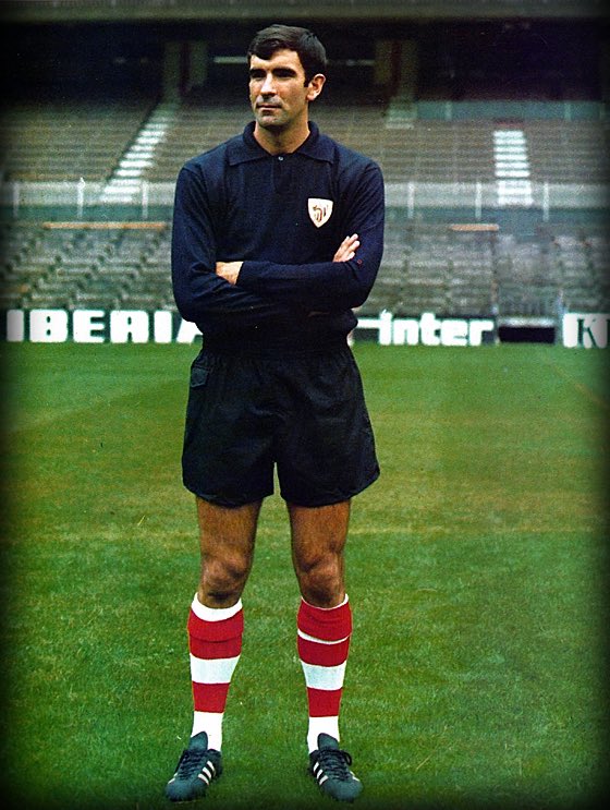 DatAthle's tweet photo. Jose Ángel Iribar:

👉 49 veces internacional 

👉 Campeón de la Eurocopa 1964

👉 Campeón de Copa en 1969 y 1973

👉 Trofeo Zamora en 1970

Unai Simón:

👉 46 veces internacional

👉 Campeón de la Eurocopa 2024

👉 Campeón de Copa en 2024

👉 Trofeo Zamora en 2024 https://t.co/eJCruWBRcs