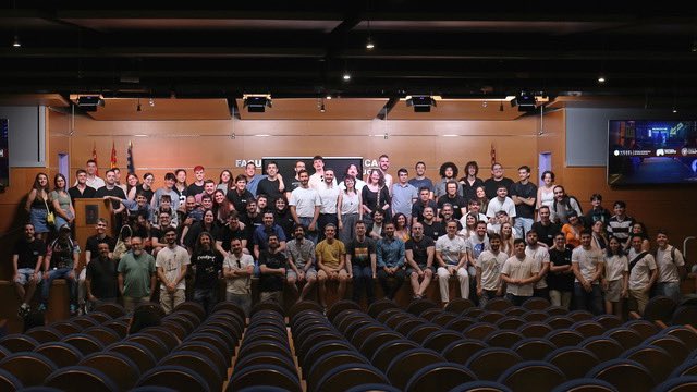 LikeDjinn's tweet image. Acaba el curso y con ello mis queridos alumnos se marchan a buscar sus caminos. 🥹. Que orgullo, que ilusión y que bonito ha sido daros clase. 🩷
@VoxelSchool @mdv_ucm gracias por darme la oportunidad de enseñar y aprender con estas personitas.