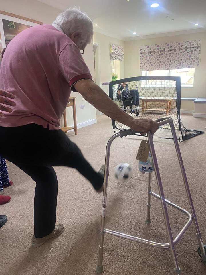 Nelson_Lodge's tweet photo. Football Kickers was a hit this afternoon practicing our coordination and balance ⚽️ 
Many goals were scored! 👏🏼 
We definitely could have used a few of our residents in Sunday nights football game 😆
#Nelsonlodge #anchor #anchorgames https://t.co/1lVljl0xj3