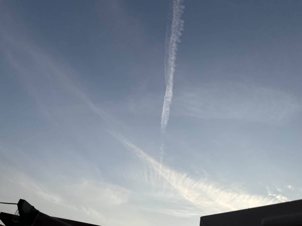 Rustybe96849965's tweet photo. Oxfordshire…right now 😠
#geoengineeering https://t.co/awRlMMfPSt