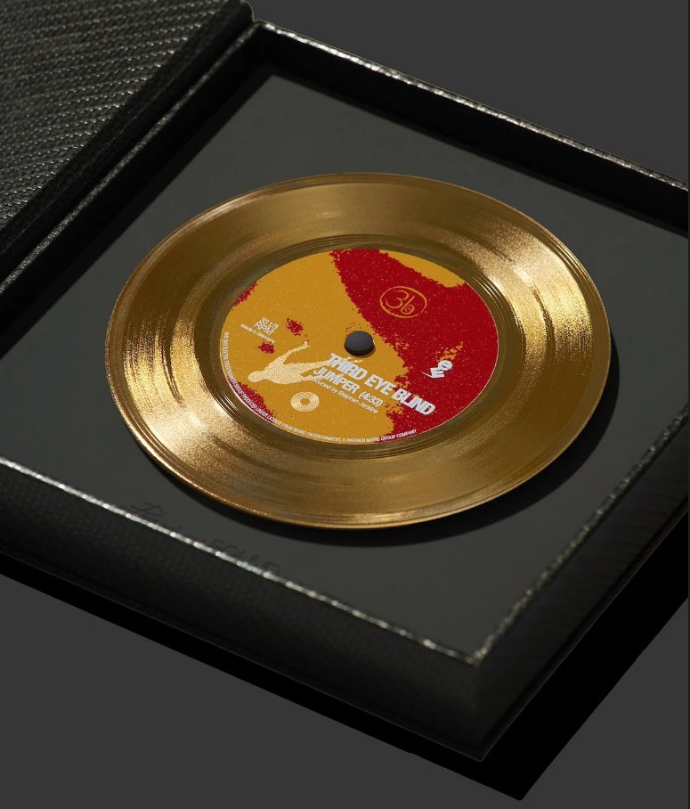 Vinyl on Sale tweet media