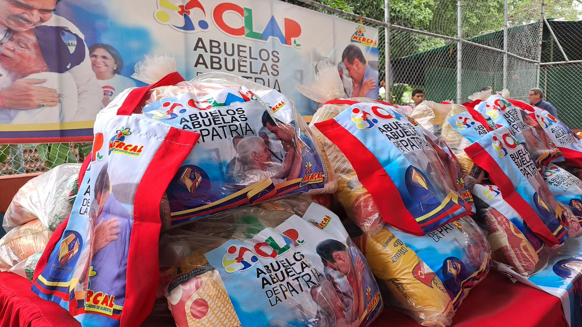 comunicaclapbns's tweet photo. Fueron beneficiados 544 adultos mayores de 32 círculos que conforman la parroquia Barinas, en una jornada de distribución de combos especiales, tal como lo indica nuestro presidente Nicolás Maduro.
#SoyComunicadorclap #ClapConscienciaYVictoria #Barinas #CLAP 📦 https://t.co/24fIsTe1jn