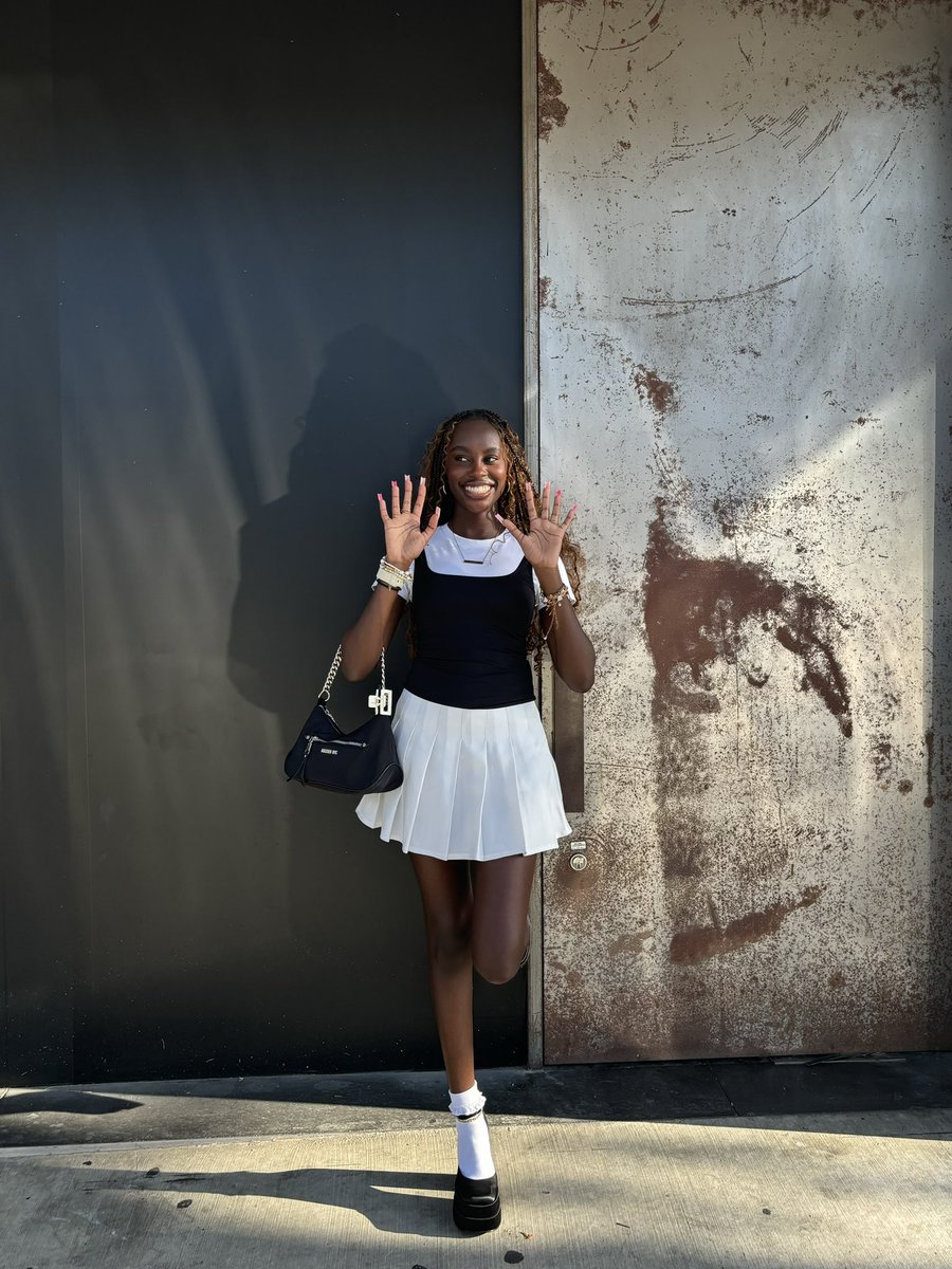 izzy miyake✰ tweet media