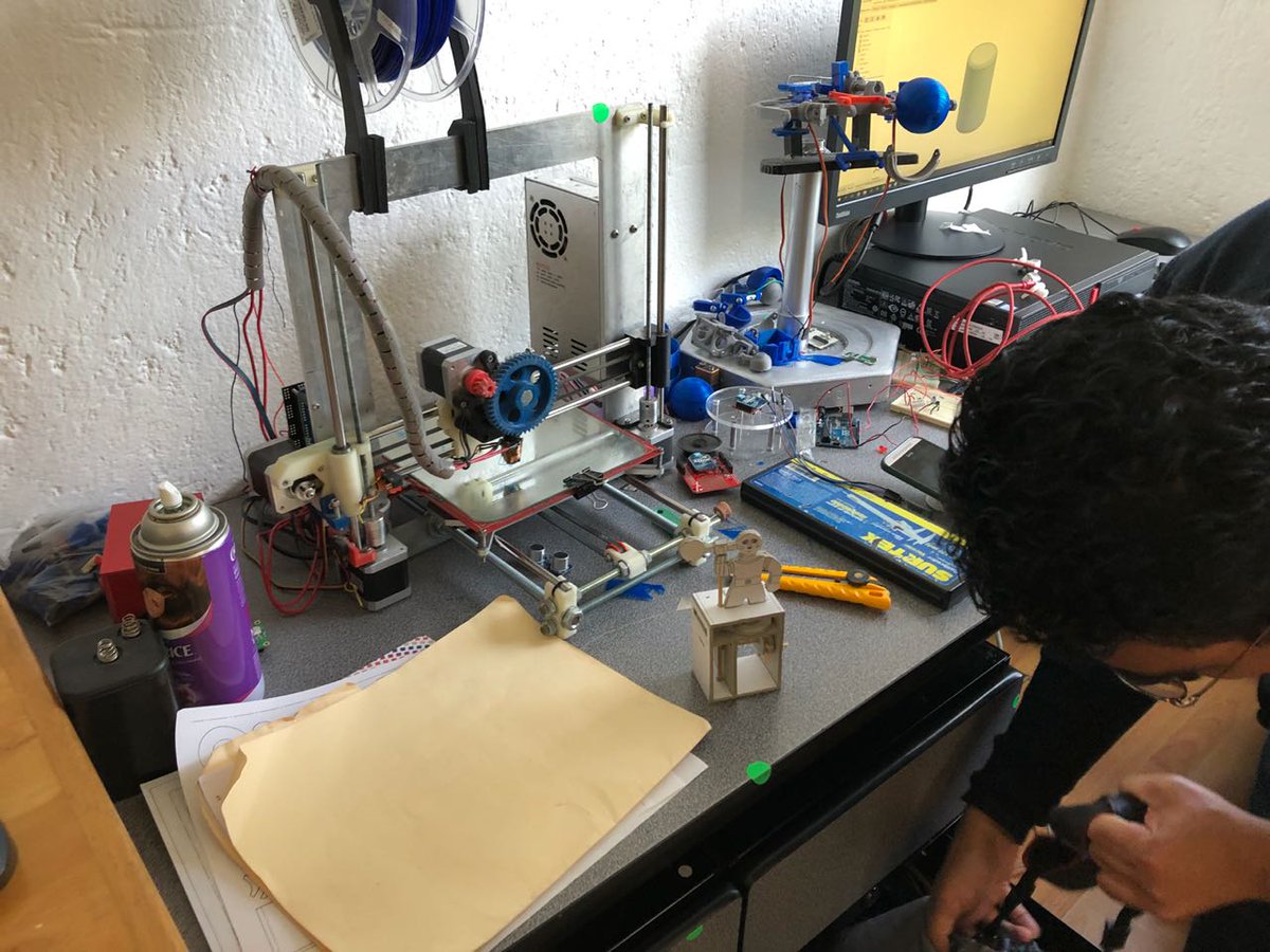 cmm_cenart's tweet photo. 🖤 En el #CentroMultimedia trabajamos por ofrecer diferentes dinámicas de experimentación, formación e investigación de las prácticas artístico-culturales y su relación con la tecnología.

🔎 Conoce más: https://t.co/SARODyn1CL https://t.co/adOGoqscQv