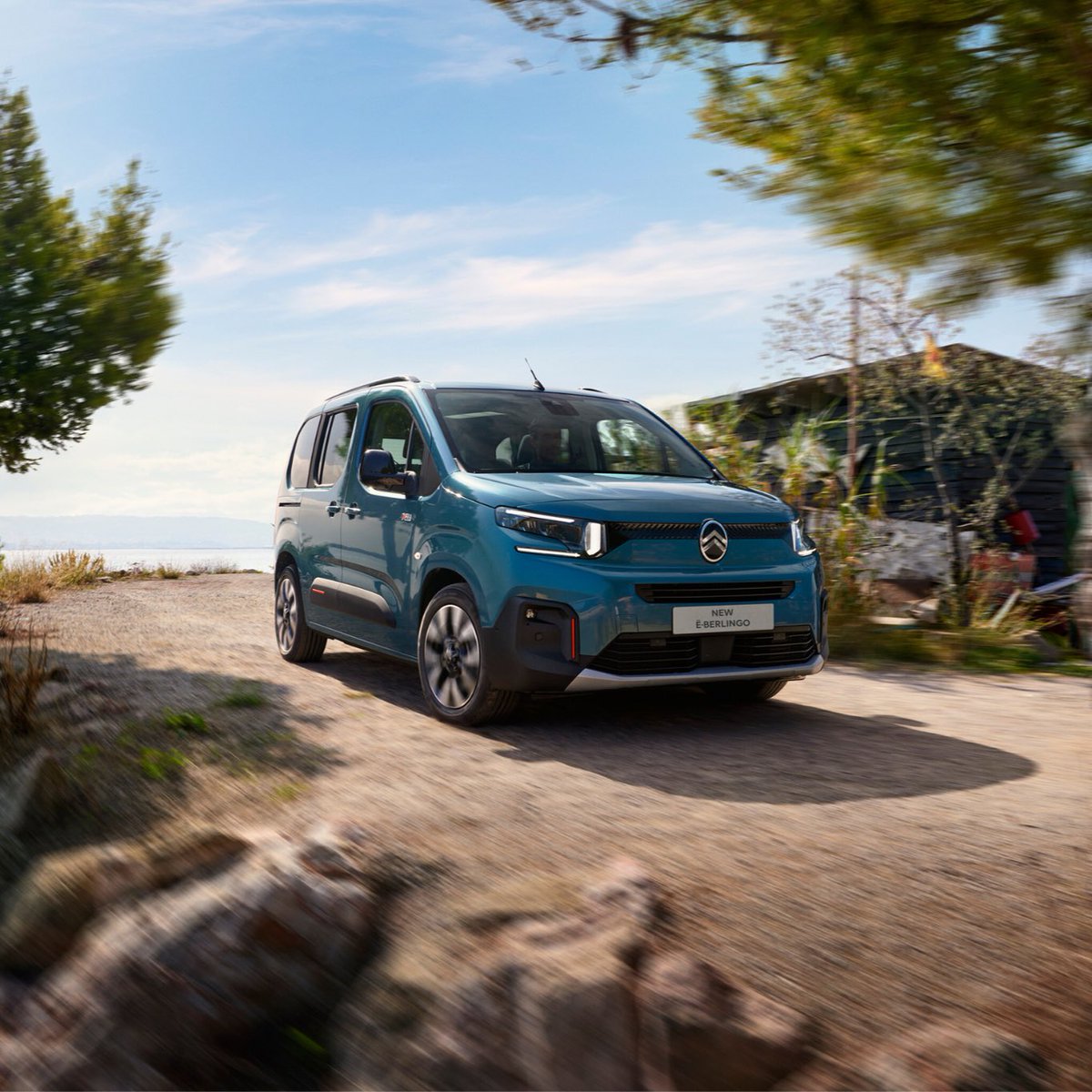 CitroenUK's tweet photo. Dynamic new design✅​
10” Touchscreen✅ ​
Citroën Advanced Comfort® Seats✅ ​
Up to 27 storage compartments✅ 
​Spacious interior✅
Up to 7 seats ✅ ​

New ë-Berlingo is fully equipped, with room for the whole family🙌⚡

#eBerlingo #Citroen #Berlingo #NeweBerlingo https://t.co/uDPHxYbRP2