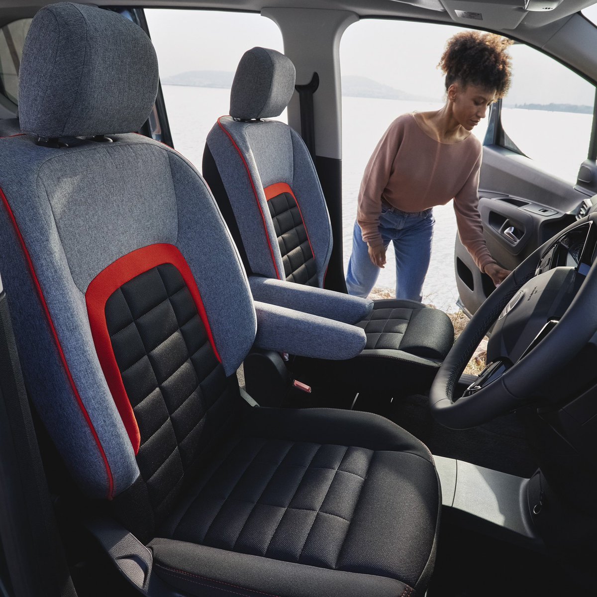 CitroenUK's tweet photo. Dynamic new design✅​
10” Touchscreen✅ ​
Citroën Advanced Comfort® Seats✅ ​
Up to 27 storage compartments✅ 
​Spacious interior✅
Up to 7 seats ✅ ​

New ë-Berlingo is fully equipped, with room for the whole family🙌⚡

#eBerlingo #Citroen #Berlingo #NeweBerlingo https://t.co/uDPHxYbRP2