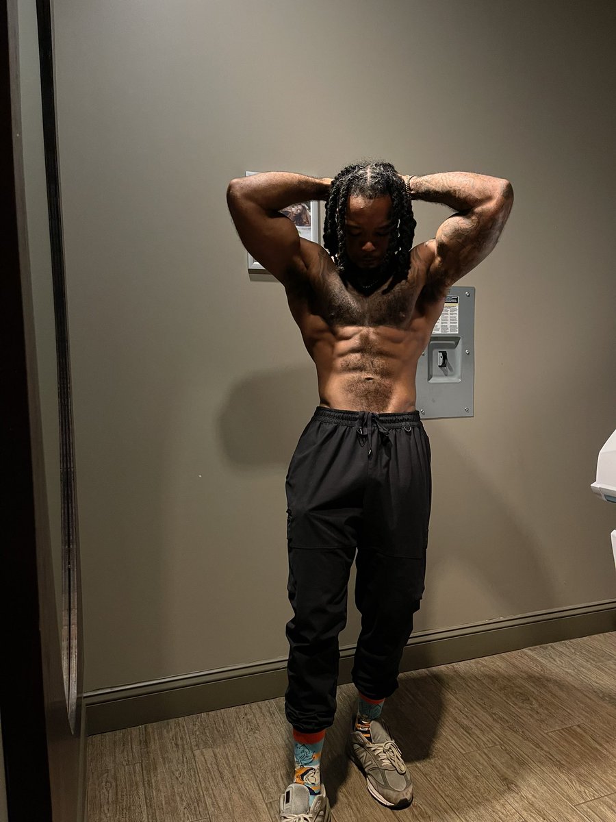 ThatMan_Derek's tweet photo. Glad to be back ⭐️🦍🫡 https://t.co/iq6217Zeg0