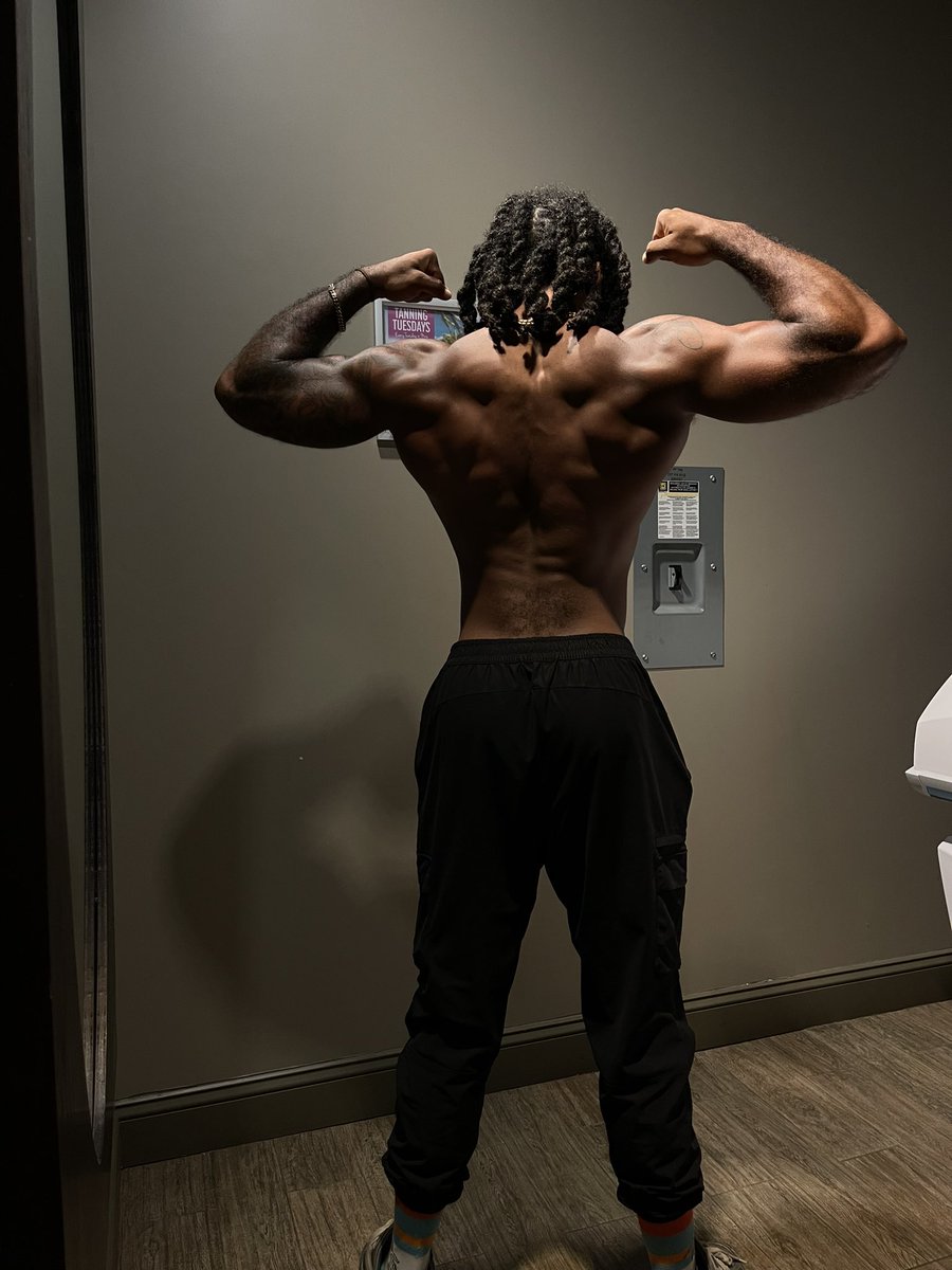 ThatMan_Derek's tweet photo. Glad to be back ⭐️🦍🫡 https://t.co/iq6217Zeg0