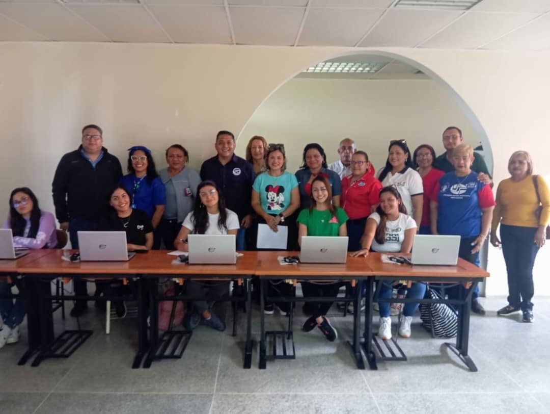 #EnMonagas| Queda inaugurada la Sala #CONECTATEC, proporcionando un espacio para la innovación y el avance tecnológico en la comunidad universitaria. En línea con el Plan 1x10 del Pdte. <a href="/NicolasMaduro/">Nicolás Maduro</a> y el compromiso del <a href="/MPPEU_Ve/">MPPEU_Ve</a> de brindar soluciones oportunas al sector.