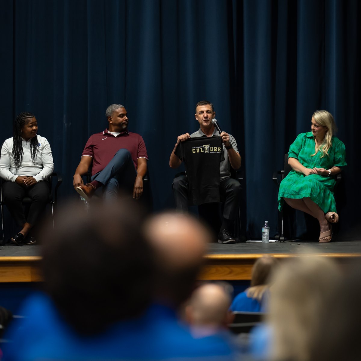 LewisvilleISD's tweet photo. 𝘾𝙪𝙡𝙩𝙪𝙧𝙚. 𝘾𝙤𝙣𝙣𝙚𝙘𝙩𝙞𝙤𝙣. 𝘾𝙤𝙢𝙢𝙪𝙣𝙞𝙘𝙖𝙩𝙞𝙤𝙣.

Today coaches from all 5 LISD high schools shared how they create, grow &amp; maintain elite cultures within their programs, and how district &amp; campus leaders can apply those lessons in our schools! #BeTheOne #OneLISD https://t.co/s75ARZq6qu
