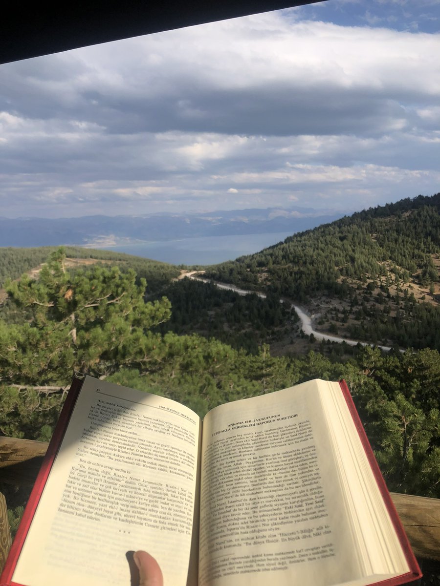 brktpsever's tweet photo. Tabiat bir sanat-ı İlahiyedir, sâni’ olmaz. Bir kitabet-i Rabbaniyedir, kâtip olmaz. Bir nakıştır, nakkaş olamaz. Bir defterdir, defterdar olmaz. Bir kanundur, kudret olmaz.
(Lem’alar) https://t.co/mA9FuddnwS