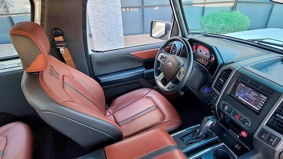 ZackShutt's tweet photo. This 1978 Ford Bronco conversion goes pretty hard https://t.co/CJDcsGGc1j
