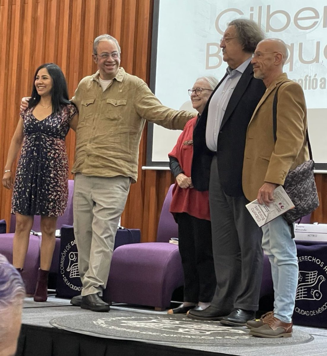 karlaiberia's tweet photo. Gilberto Bosques salvó a miles en la Segunda Guerra Mundial a riesgo de su vida. Es un héroe mexicano. 
Felicidades Guillermo López Portillo, por una investigación tan dedicada en los archivos de Europa. 

Es un gran libro con 
5 Estrellas en Amazon. 

https://t.co/jKDM4pdt1R @momoportillo