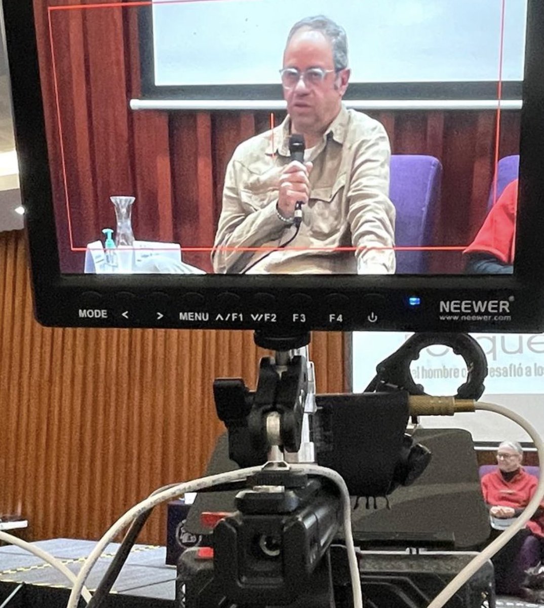 karlaiberia's tweet photo. Gilberto Bosques salvó a miles en la Segunda Guerra Mundial a riesgo de su vida. Es un héroe mexicano. 
Felicidades Guillermo López Portillo, por una investigación tan dedicada en los archivos de Europa. 

Es un gran libro con 
5 Estrellas en Amazon. 

https://t.co/jKDM4pdt1R @momoportillo