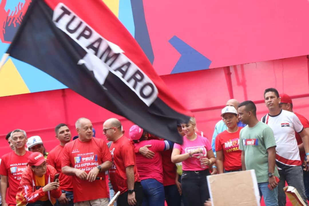 BloqueLlanero's tweet photo. ¡La Esperanza Está En La Calle!

Militancia TUPAMARO del Estado  Portuguesa, Marchó junto al capitan @dcabellor con alegria y mística revolucionaria contra el fascismo, la violencia y por la paz y en apoyo a Nicolás Maduro Moros.
#TupamaroConNico 
#ConChávezYNicolásPorLaPaz https://t.co/uOlDlJDx5t