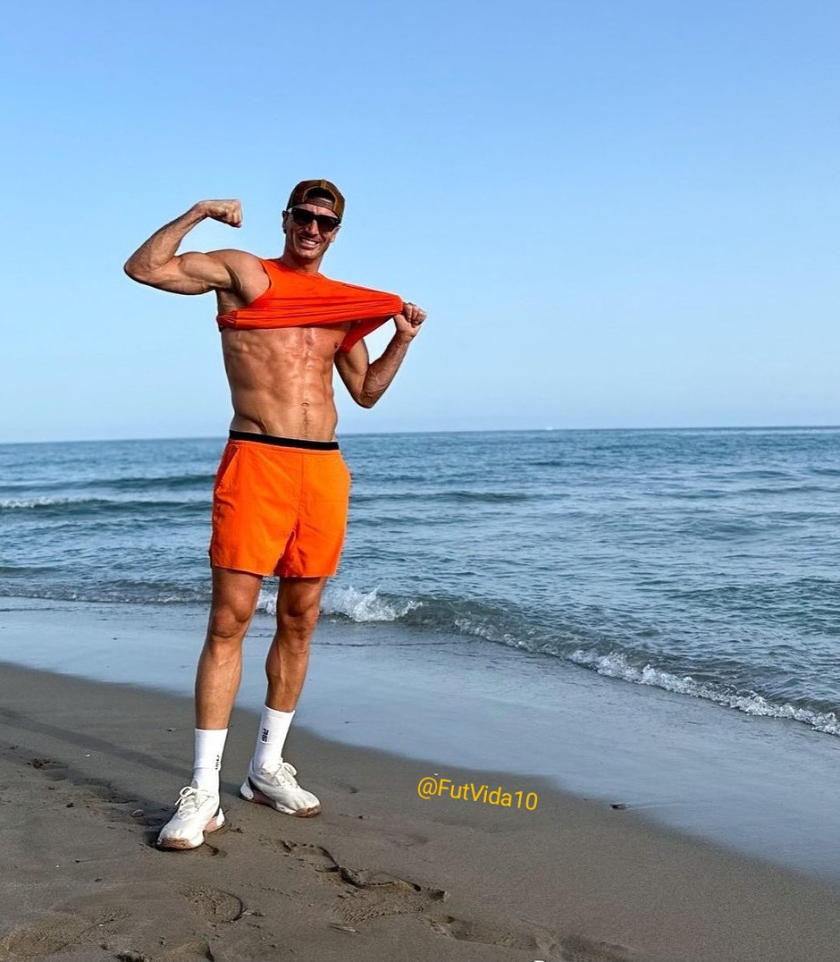 FutVida10's tweet photo. O corpo do polonês Robert Lewandowski é perfeito.
🇵🇱🇵🇱🇵🇱🔥🔥🔥
#Futebol #Soccer #Football #Gostoso #Lindo #Gostoso #Tesao #Polonia #Barcelona #Polones #LewandowskiFV #RobertLewandowskiFV #Safado https://t.co/cFh0J2MUPh