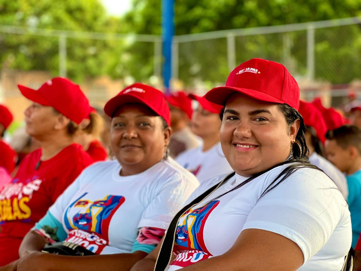 Willy Casanova (@willy_casanova) on Twitter photo Seguimos labrando la ruta para la vida, la esperanza y la felicidad ¡Ese es nuestro objetivo! Y solo con organización, en asambleas permanentes y llenos de compromiso lo lograremos.
Pq. Cecilio Acosta, lista para la Gran Victoria del presidente, <a href="/NicolasMaduro/">Nicolás Maduro</a>, el #28Jul Seguimos labrando la ruta para la vida, la esperanza y la felicidad ¡Ese es nuestro objetivo! Y solo con organización, en asambleas permanentes y llenos de compromiso lo lograremos.
Pq. Cecilio Acosta, lista para la Gran Victoria del presidente, <a href="/NicolasMaduro/">Nicolás Maduro</a>, el #28Jul