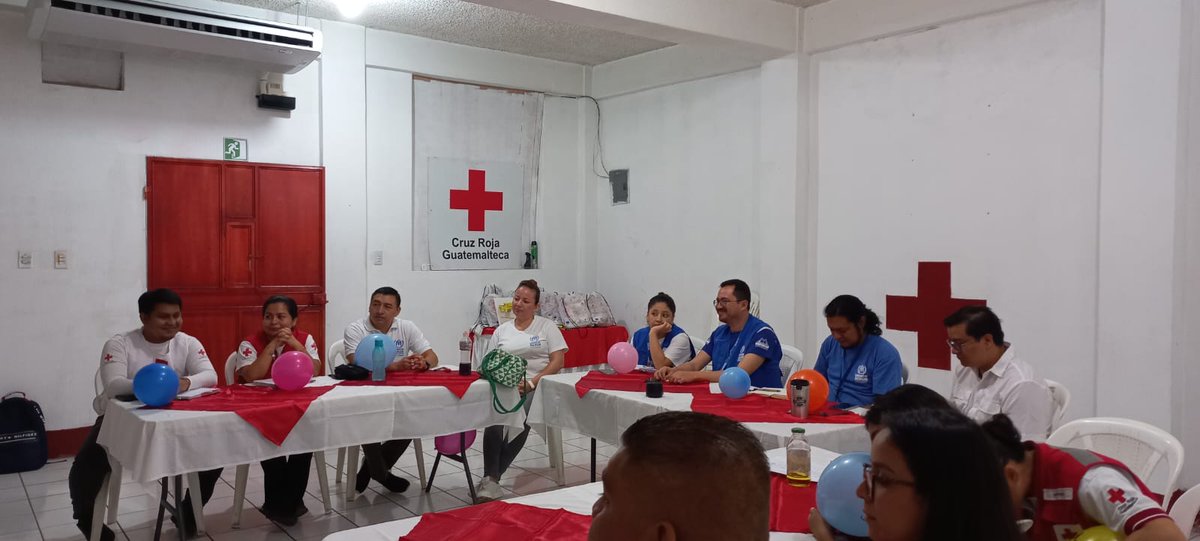 rivera_her16931's tweet photo. Junto a mis colegas de #FUTEC @ACNUR_es 🇬🇹 participamos en el taller de Autocuidado organizado por @CruzRojaGT_  porque atender nuestro bienestar nos permite estar en óptimas condiciones para cuidar a otros, tanto en el trabajo como en labores humanitarias #BienestarLaboral https://t.co/HURz4FFfTP