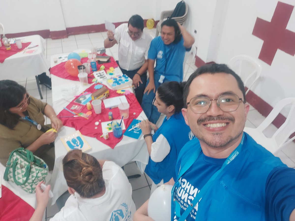 rivera_her16931's tweet photo. Junto a mis colegas de #FUTEC @ACNUR_es 🇬🇹 participamos en el taller de Autocuidado organizado por @CruzRojaGT_  porque atender nuestro bienestar nos permite estar en óptimas condiciones para cuidar a otros, tanto en el trabajo como en labores humanitarias #BienestarLaboral https://t.co/HURz4FFfTP