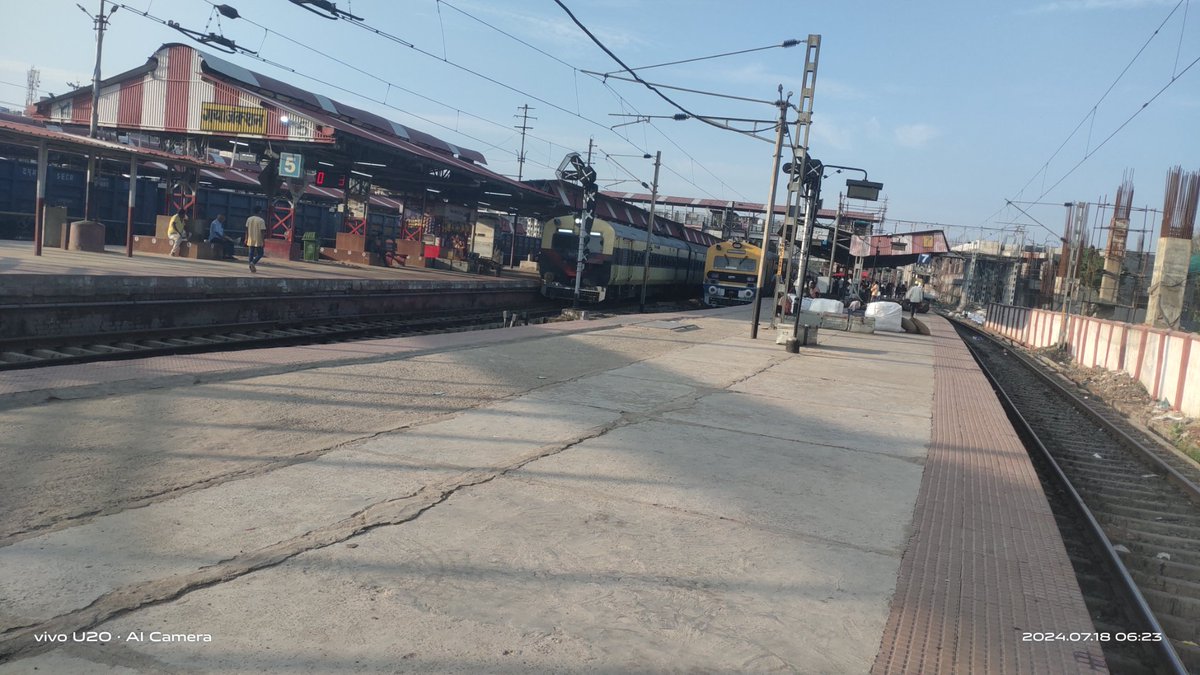 AshuBodhgaya's tweet photo. @ECRlyHJP PLEASE #PREPONE TIMING OF THESE 3 TRAINS by 20-30 mins:-
03356/Gaya Kiul from 7:20 to 6:50/7:00
03626/Gaya BKP from 7:40 to 7:10
03691/Gaya DOS DDU from 7:20 to 7:00
@DRM_DDU
#HatsOff to Man #CleanCoach #Respect 🤗💪🫡🙌🏻
@cr7_Singh18 @B_A_Change
@Shoaib_Akhter_7 @shafisaudi https://t.co/r7Nmg2KbEB