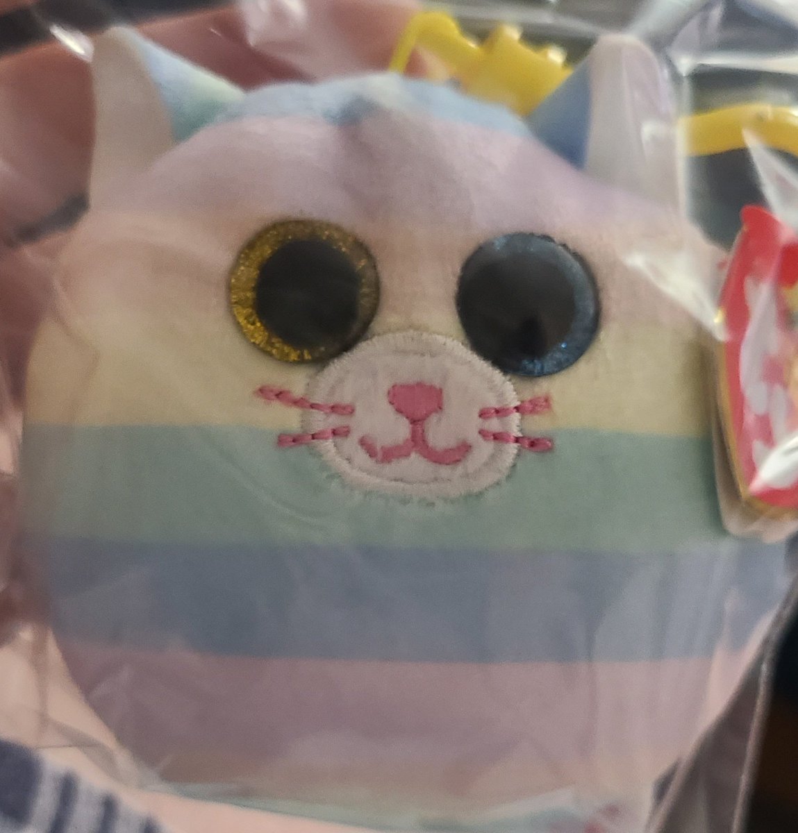 Sugar_LeBlanc's tweet photo. https://t.co/cSWV7kNFm9
I bought a beanie baby keychain today. Her name is Heather.
Upon further inspection, the butt tag says "ZuZu"
Is this common? I've been collecting these all my life and haven't seen this before! Someone help??
#appraisal #appraisethis #beaniebaby #Ty https://t.co/niZ7qiOad9