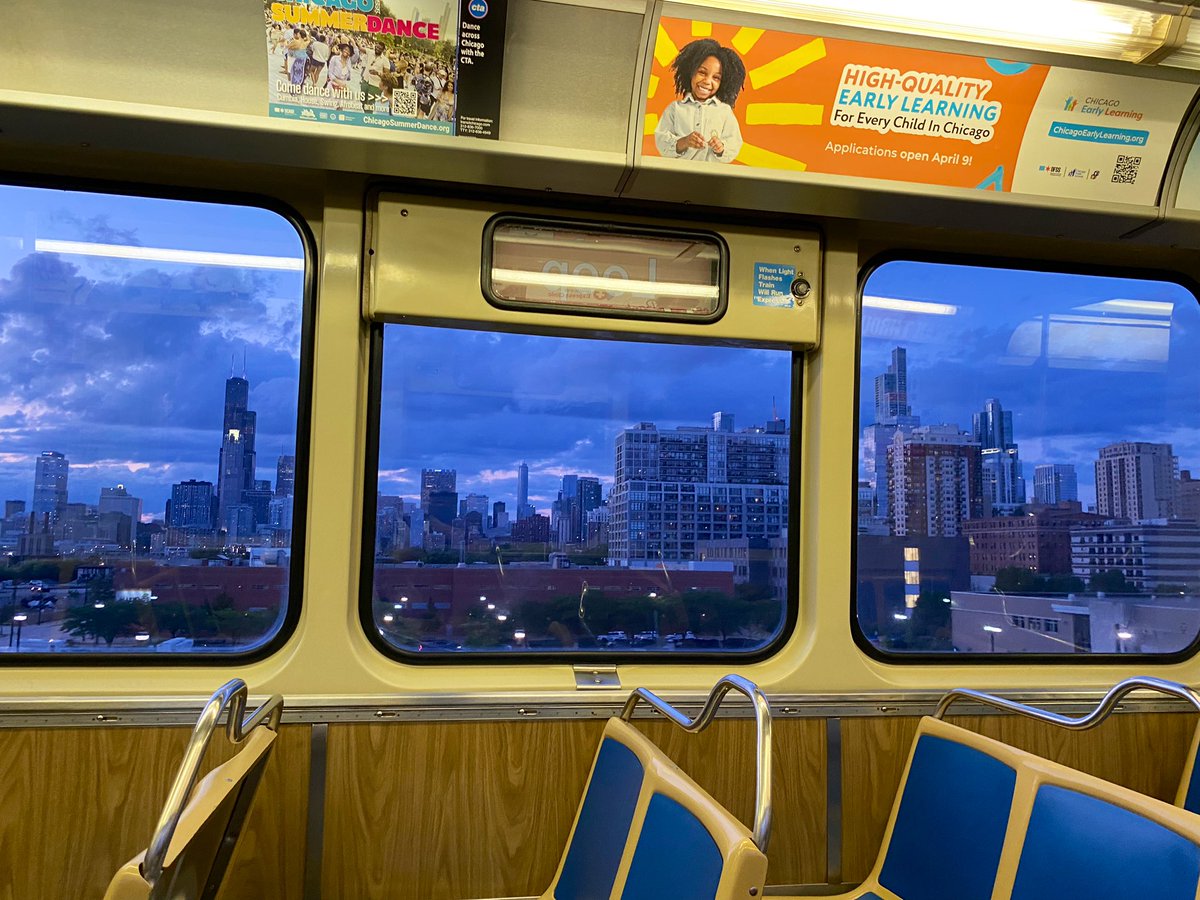 north0fnorth's tweet photo. evening on the chicago L https://t.co/obwmuab6zj
