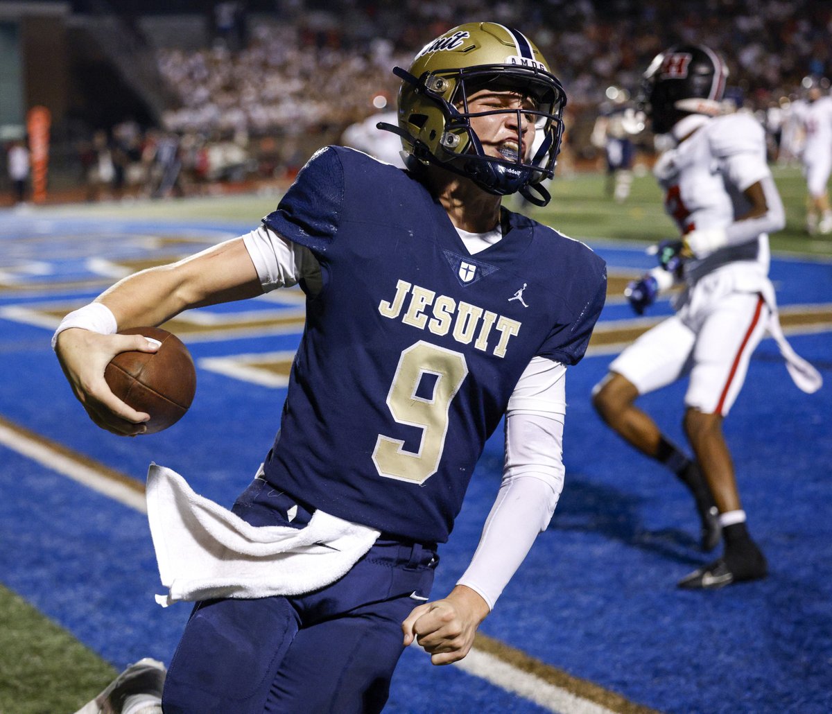 The top under-the-radar Dallas-area Class of 2025 high school football recruits 

Featuring

- Charlie Peters, Jesuit QB

- Josh Bell, Euless Trinity RB

- Tucker James, Trophy Club Byron Nelson RB

Read more: dallasnews.com/high-school-sp…