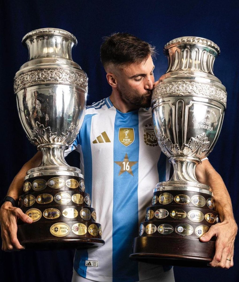 Edugrana14's tweet photo. @SVargasOK HABRIA QUE LLEVAR UN HINCHA DE FUTBOL QUE OPINE DE MUSICA.
HABLA DE TU PAÍS, ALLA PIERDEN Y FESTEJAN JUGAR BIEN, ACÁ PIERDEN Y ES UN ESCANDALO. ES SIMPLE.
LOS ALEMANES NOS CARGARON, LOS FRANCESES, LOS BRASILEROS, NUNCA LLORAMOS.. NOSOTRO JUGAMOS, LLOREN USTEDES. !! https://t.co/e90sKnc1Mr