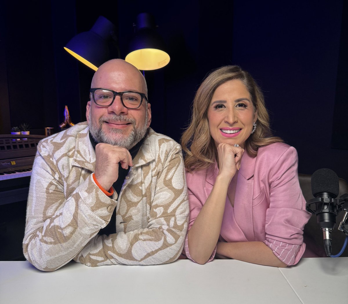 De Barquisimeto para el mundo, una periodista que tiene mucha cordura dentro de su toque de locura… <a href="/ElyangelicaNews/">Elyangelica González</a> es la invitada de esta semana en #NoEstamosTanLocos 

Episodios disponible todos los jueves a las 7pm 

#ElyangelicaGonzalez #ElEduOrtiz  #Podcast #Contenido