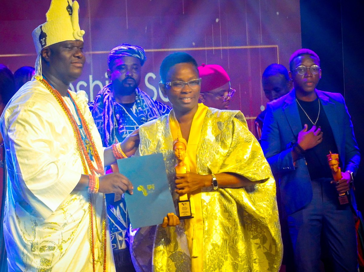 Special thanks to Oba Adeyeye Ogunwusi, the Ooni of Ile Ife, for this distinguished honor. I am grateful 

<a href="/OONIADIMULAIFE/">Ooni Enitan Ogunwusi</a>
<a href="/ROYALAFRICANYLF/">Royal African Young Leadership Forum</a>

#RoyalAfricanAwards #RAYLF2024 #OoniofIfe