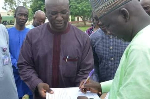 futminnamx's tweet photo. The Vice-Chancellor of the Federal University of Technology, Minna, Prof. Faruk Adamu Kuta, officially commenced the construction of the Technology and Innovation Park, funded by TETFUND. The site handover...👇https://t.co/Cg5sB6DwNL
#FUTMINNA #innovationpark https://t.co/HREbSQe93v