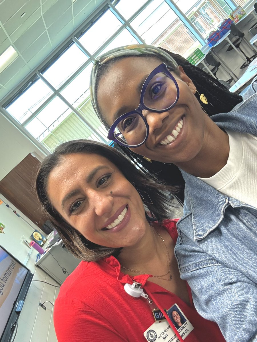 Eva Perales tweet media