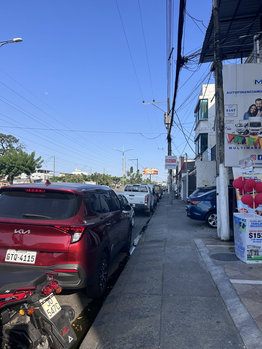 Erique_FM's tweet photo. @ATM_Transito @ATMGuayaquil seguimos con el problema de que bloquean la salida de vehículos en Urdenor 1 mz 125 sl 11, media hora y no podemos sacar los carros, favor su ayuda.
@ATM_Transito https://t.co/gdEq0BMZfY